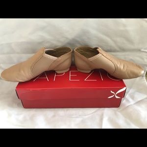 NWT Capezio Jazz Dance Shoes size 13.5 with BAG